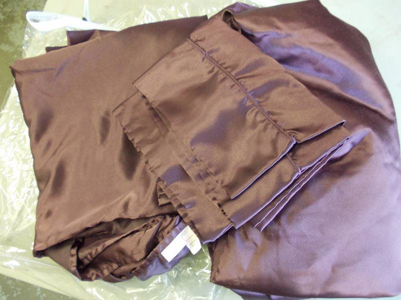 Victorias Secret Queen Size Satin Sheets (Like New)