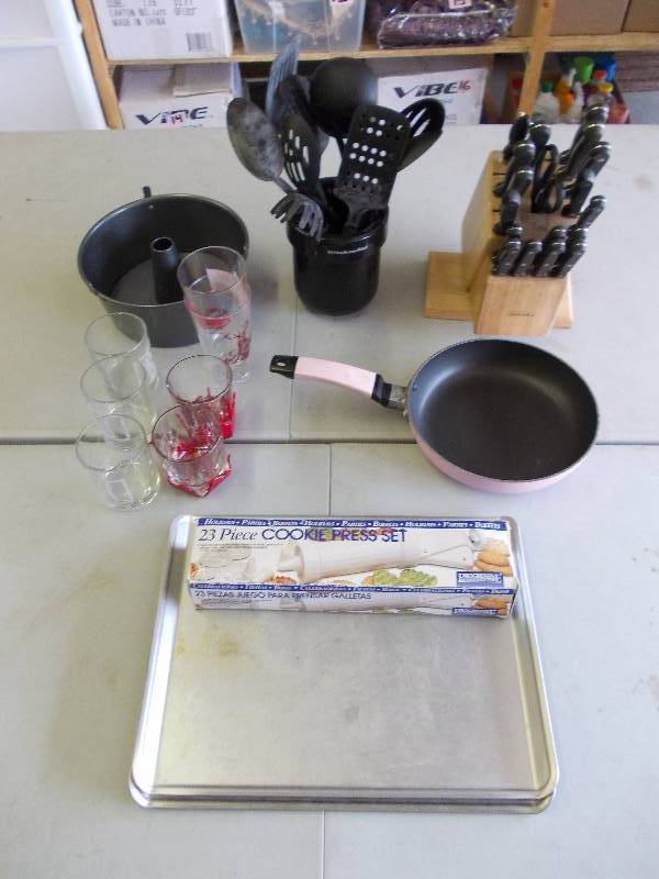 Pampered Chef Baking Sheets, Cookie Press, Utensils, Pink Fry Pan, More