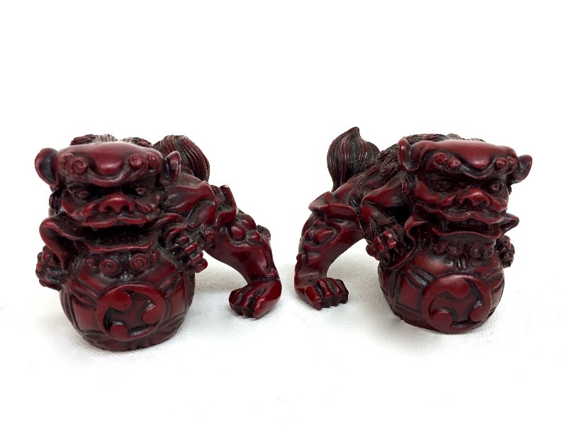 2 small Foo Dogs