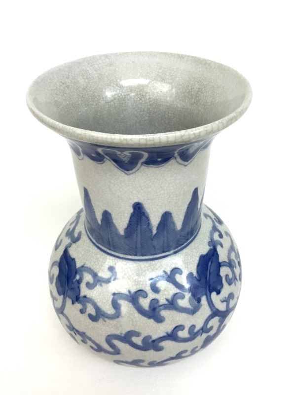 Blue & White crackle glazed vase