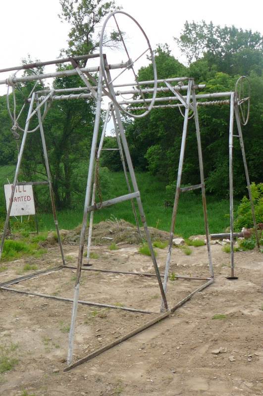 lot 14 image: A Frame Boat Lifts