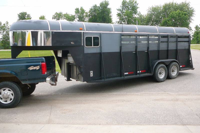 Horse Trailer with Front living 14s