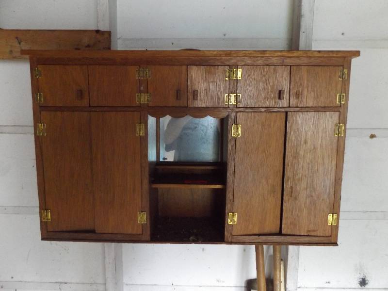 Cabinet with mirror