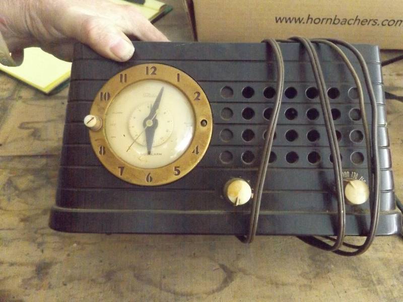 Vintage clock radio