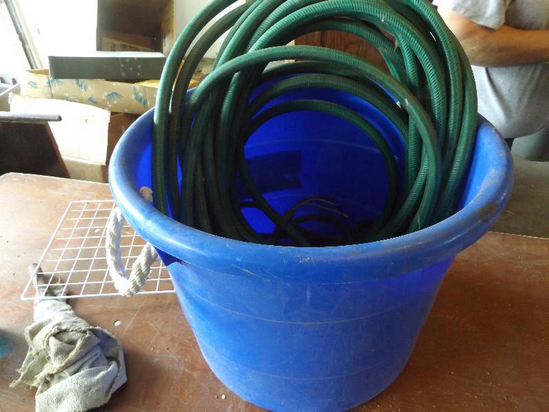 Tote of Hose and Wire