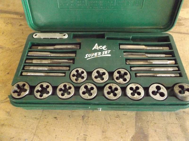 Tap and die set