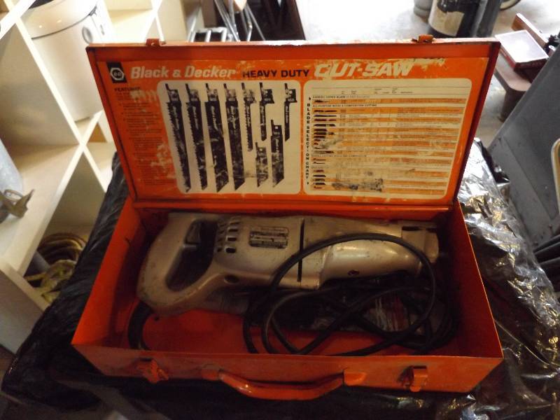 lot 64 image: Black & Decker Cut Saw