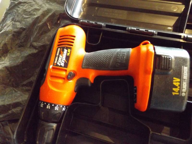 lot 69 image: Black & Decker Drill