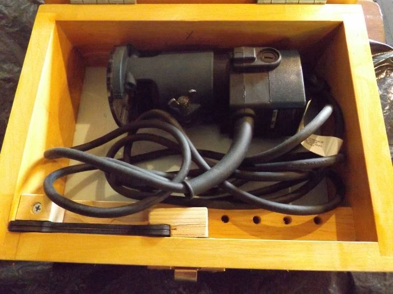 lot 73 image: Ryobi Router
