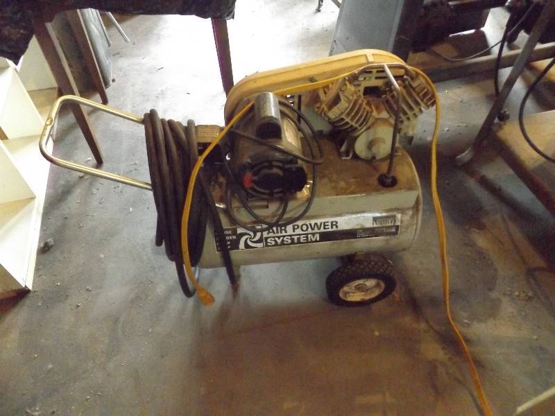 lot 82 image: Air Compressor