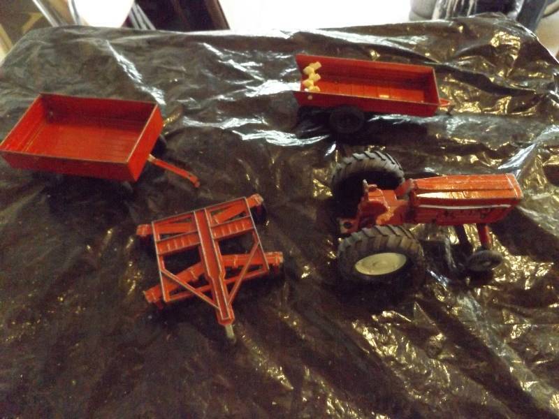 lot 91 image: Ertle Farm Implements