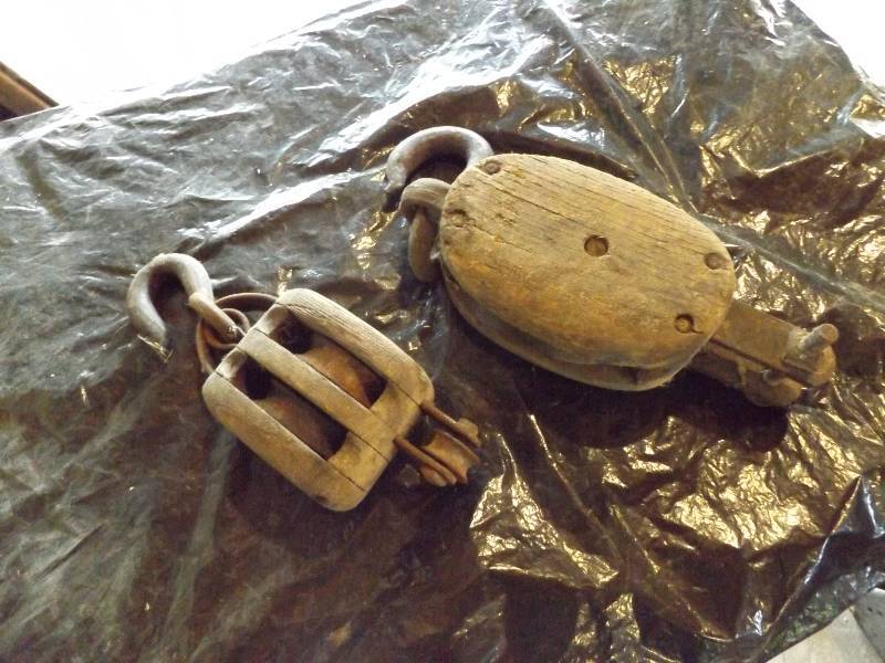 lot 98 image: Two Wooden Block & Tackle