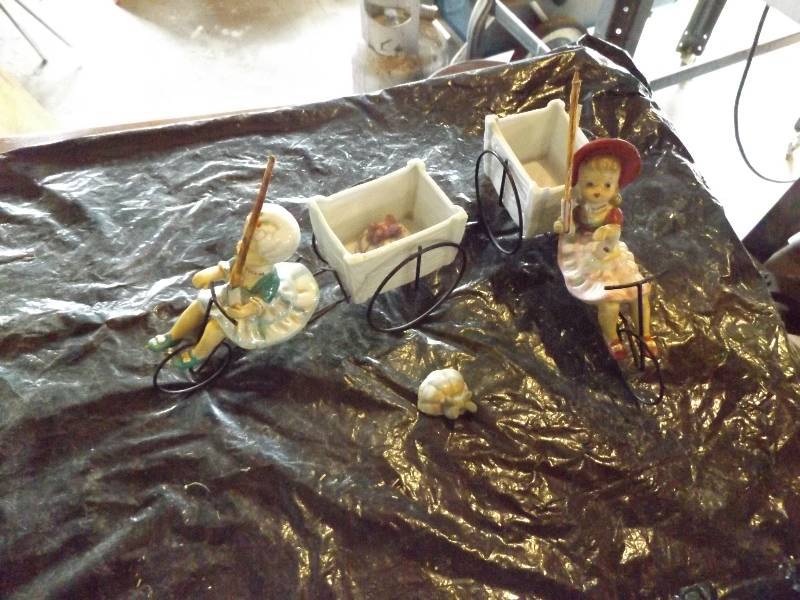 lot 112 image: Two Planters