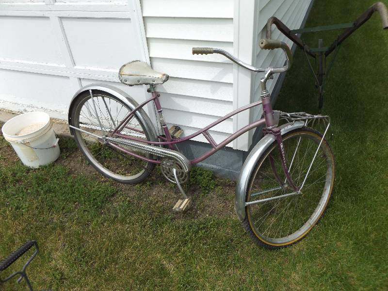 lot 6 image: Bicycle