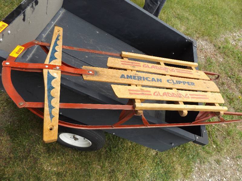 lot 9 image: American Clipper Sled