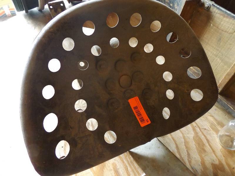 lot 16 image: Vintage Tractor Seat
