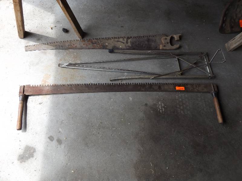 lot 20 image: Vintage saws