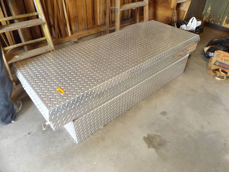 lot 30 image: Truck box tool Box