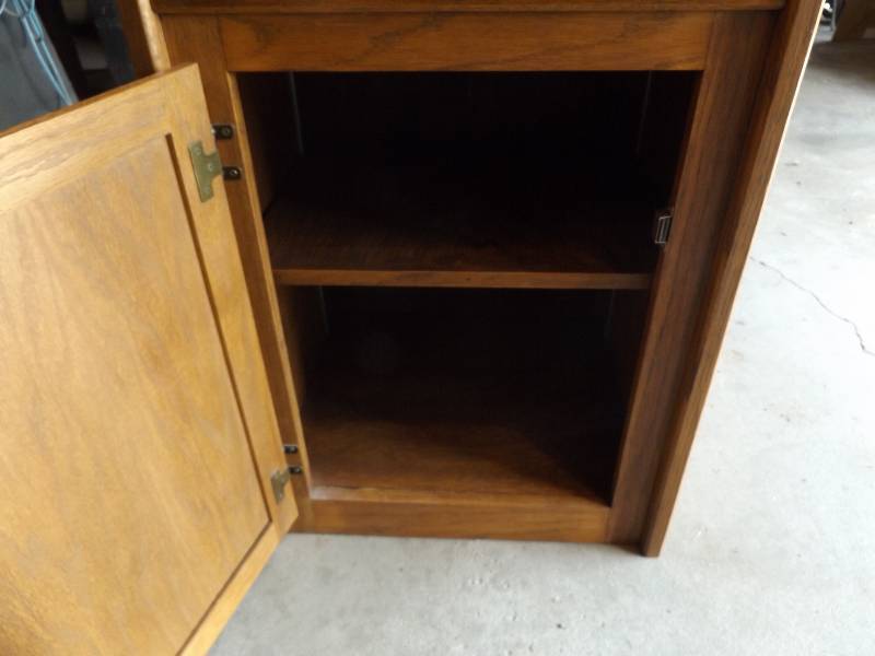 lot 45 image: Nightstand