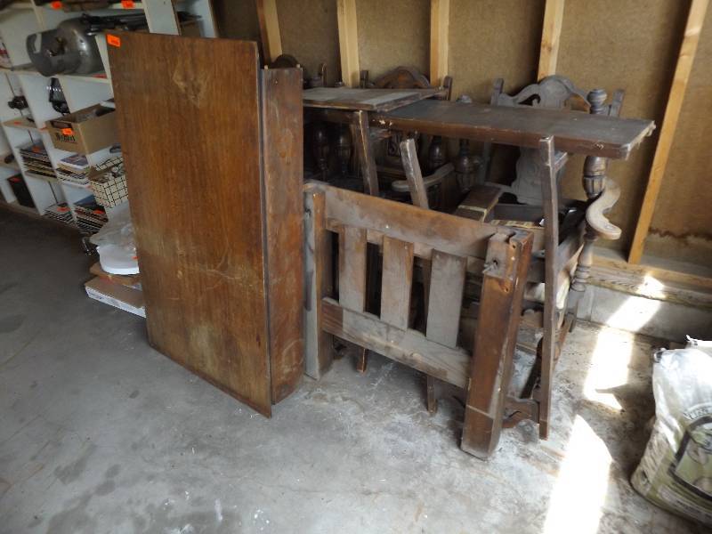 lot 56 image: Library Table and 6 chairs