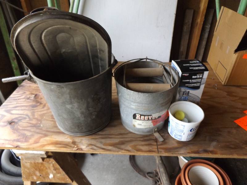 lot 125 image: Galv Pails