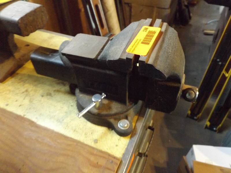 lot 138 image: Bench Vice