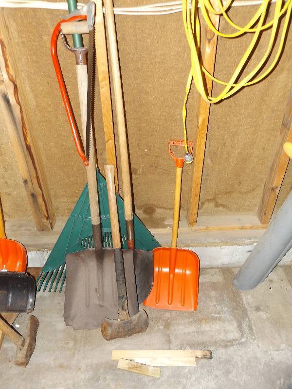 lot 158 image: Lawn & Garden Tools