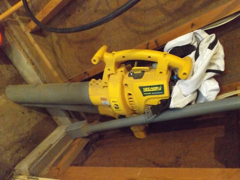 lot 160 image: Yard Man Leaf Blower