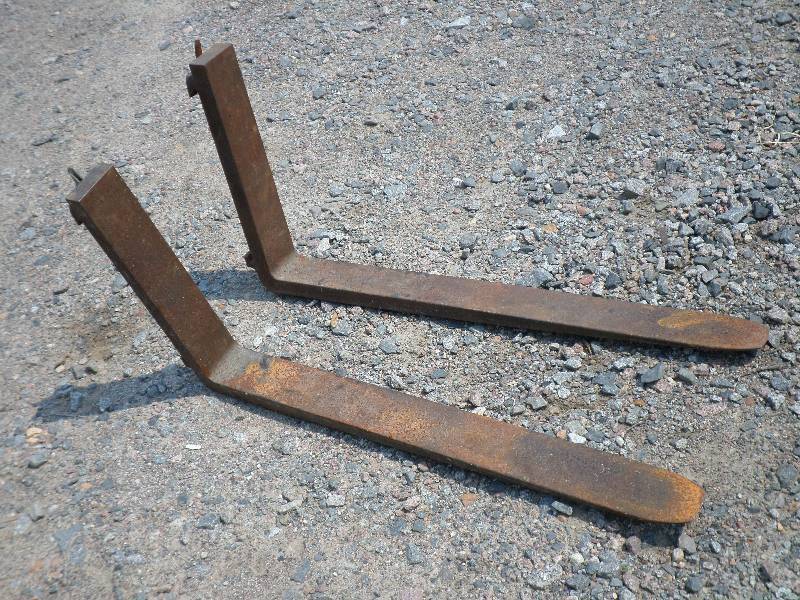 lot 6 image: Set Of 42 SkidloaderForklift Fork...
