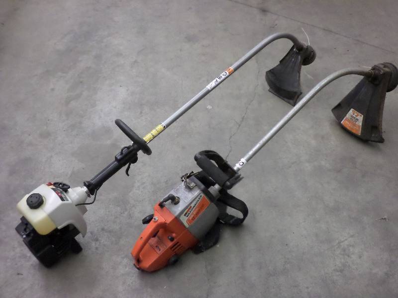 lot 30 image: (1) Craftsman & (1) Ryobi Gas Trimm...