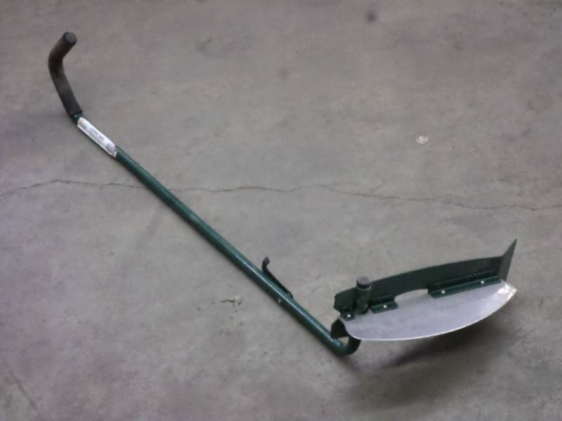 lot 38 image: Hound Dog Garden Edging Tool ...