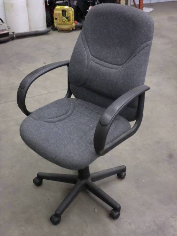 lot 43 image: Adjustable Rolling Office Chair ...