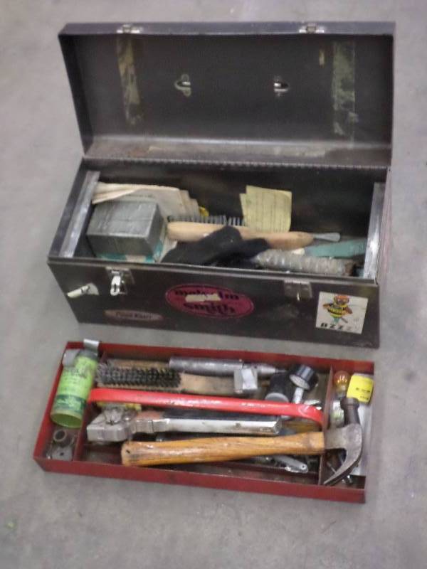 lot 59 image: Steel Toolbox Full Of Misc Hand Too...