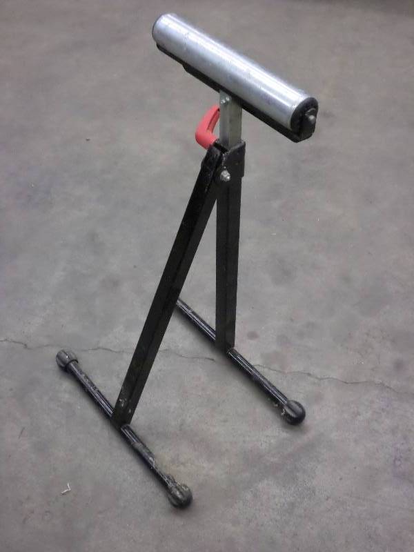 lot 65 image: Wolcraft Adjustable Roller Guide ...