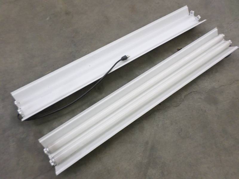 lot 69 image: (2) 120Volt 48 Flourescent Shop Li...