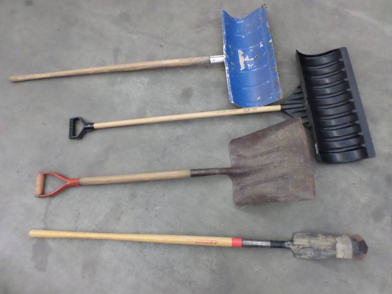 lot 73 image: Lot Of (4) Shovels ...