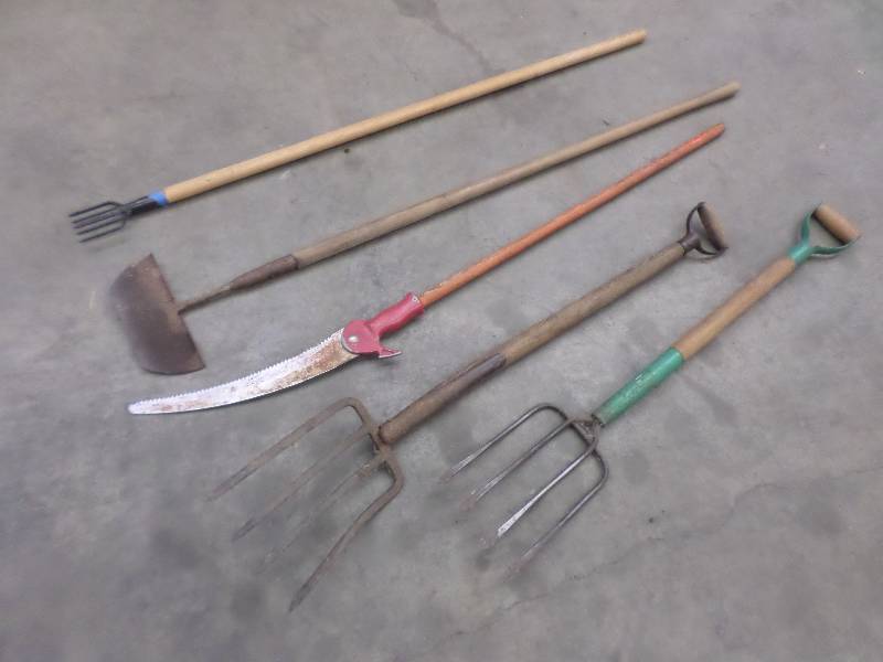 lot 74 image: Lot Of (5) Hand Tools ...