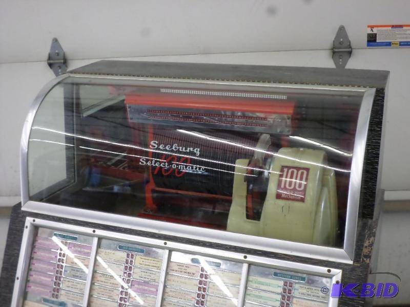 lot 8 image: Vintage Seeburg Select-O-Matic 100 ...