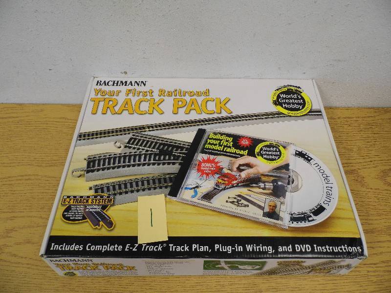 lot 1 image: Bachman Track Pack