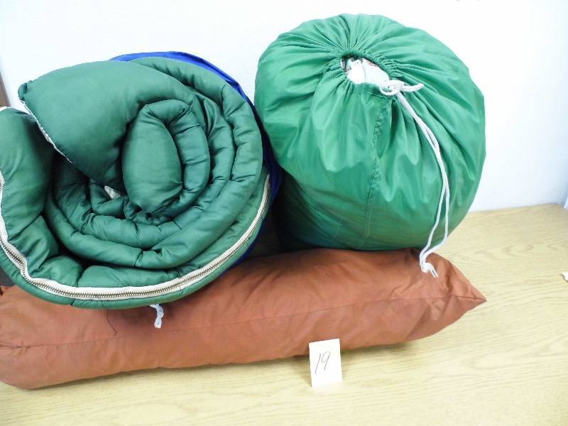 lot 19 image: Tent & Sleeping Bags