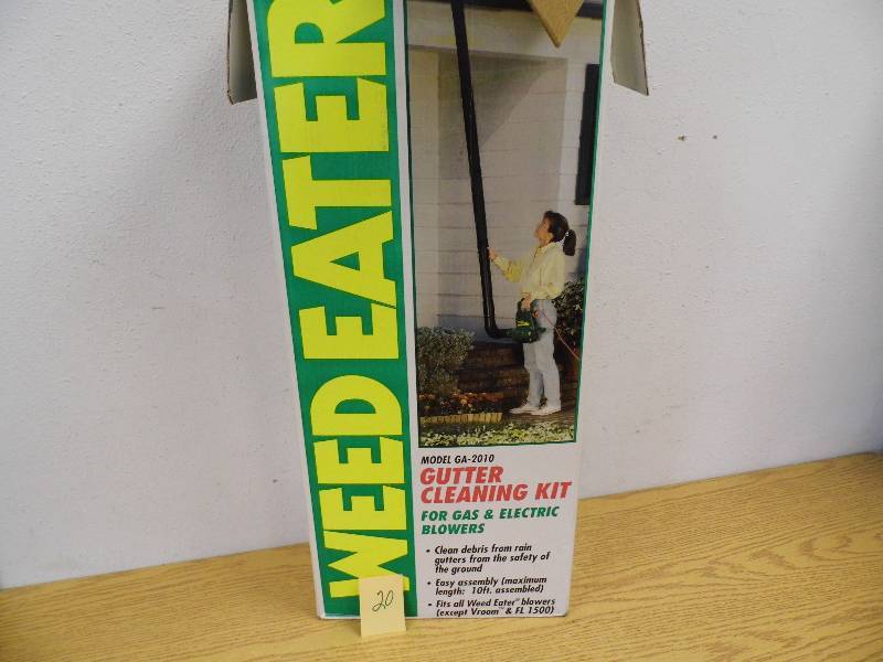 lot 20 image: Weedeater Gutter Cleaning Kit