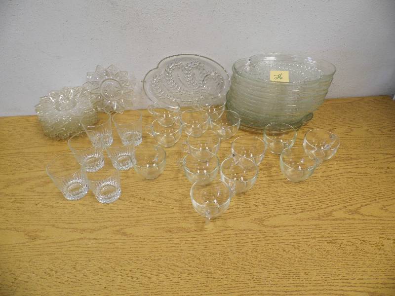 lot 28 image: GlasswareDishes