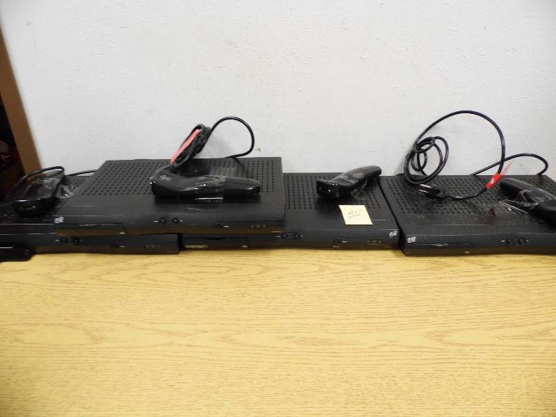 lot 35 image: 4 Dish Receivers w Remotes