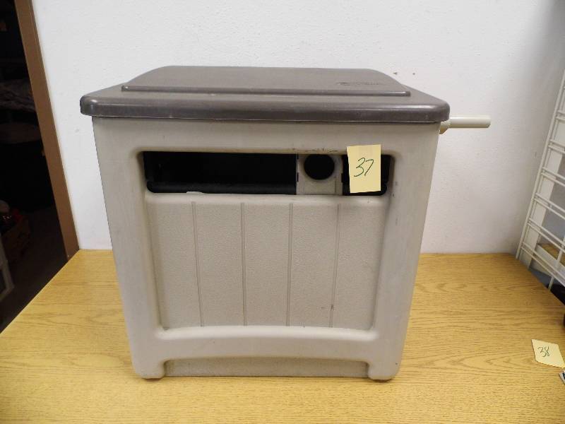 lot 37 image: Suncast Hose Reel