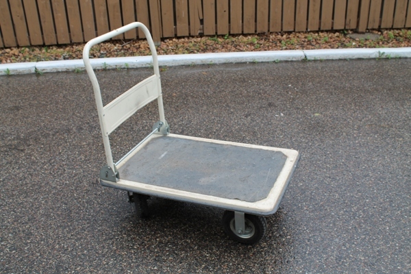 4 wheel cart with handle