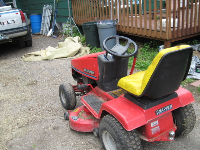 Snapper LE 1438 Hydro Riding Lawn Mower