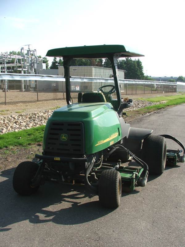 lot 2 image: 3235C John Deere Reel Mower 4wd diesel