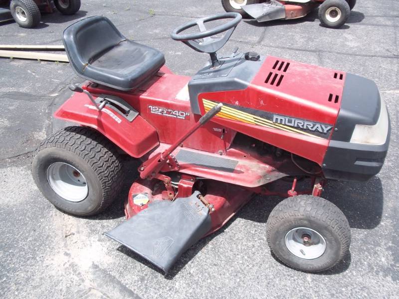Murry riding mower 12.5 HP Briggs and Stratton motor, 40" deck, 5