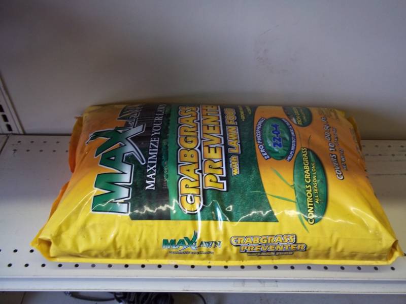 lot 7 image: New 32 pounds of Crabgrass preventer with lawn food