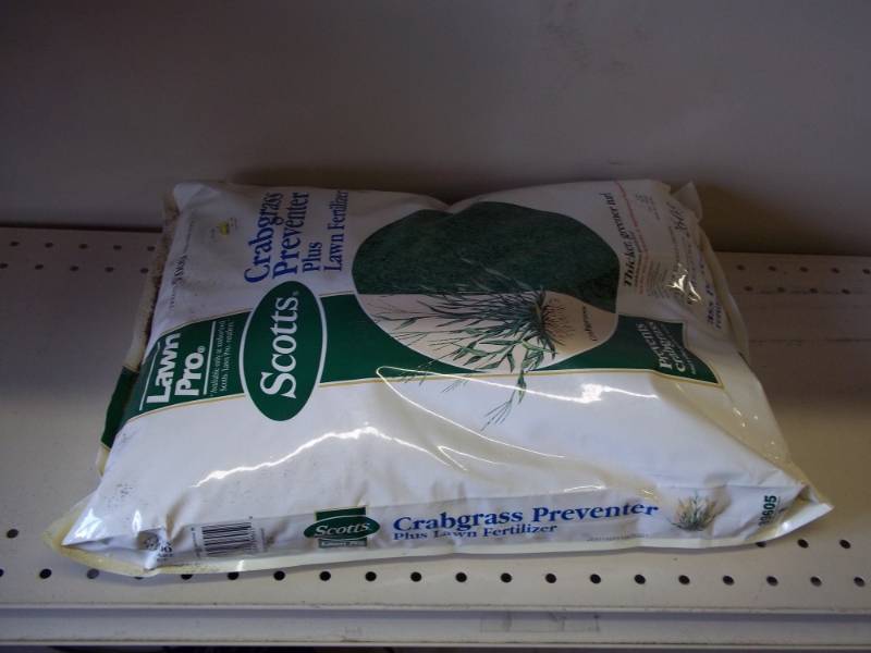 lot 9 image: New 14 pounds of Crabgrass preventer with lawn food
